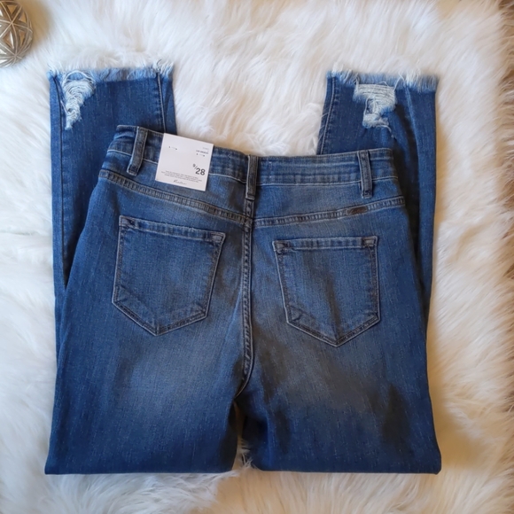 π SOLD. KanCan High Rise Ankle Jean - Picture 4 of 8